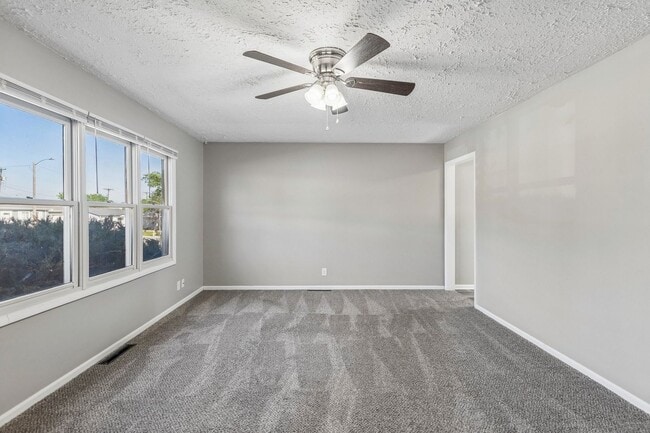 Building Photo - 7013 La Vista Dr