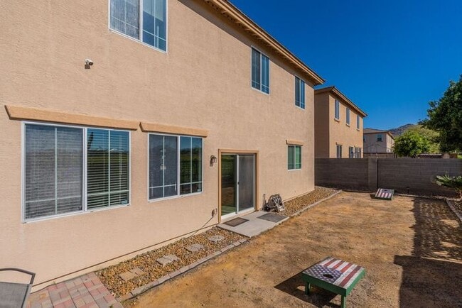 Building Photo - Spacious 4 Bed 2.5 Ba in Gated Community