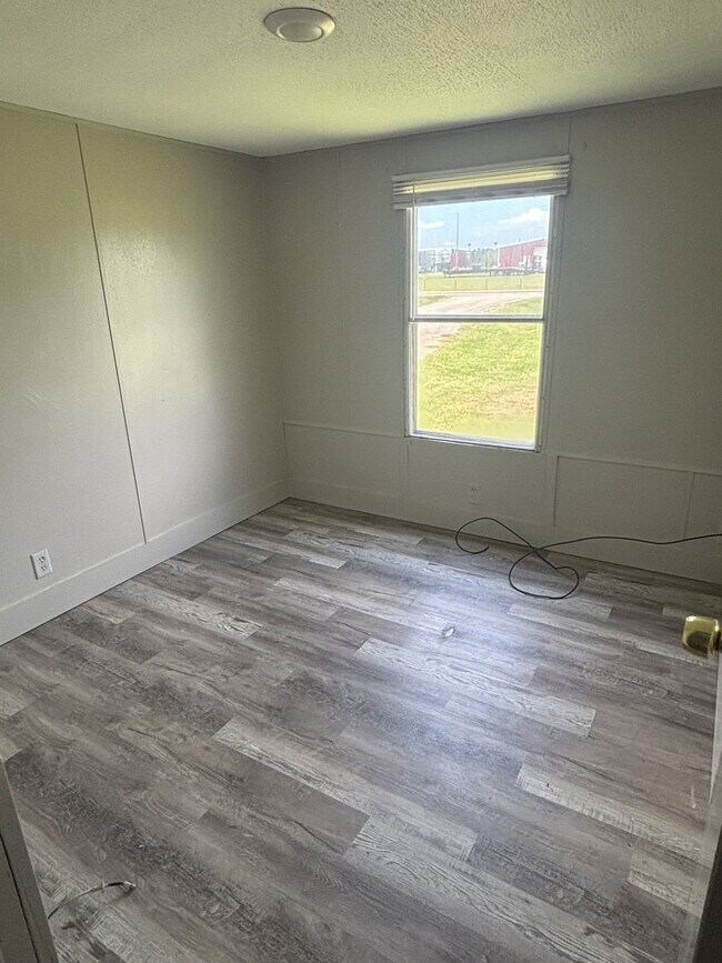 Building Photo - 1294 FM2108