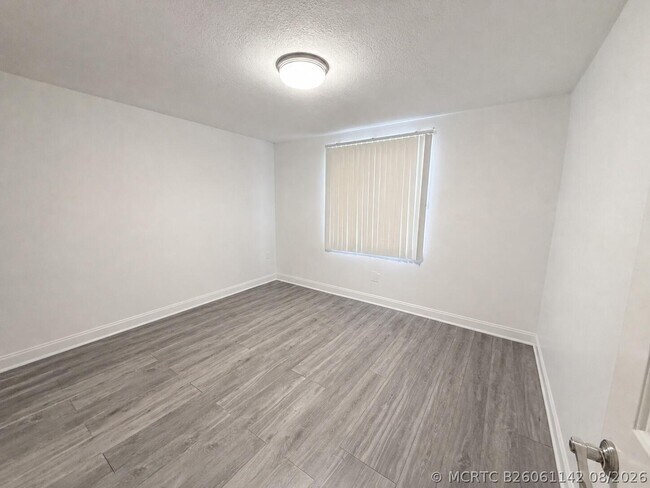 Building Photo - 6025 Balboa Cir