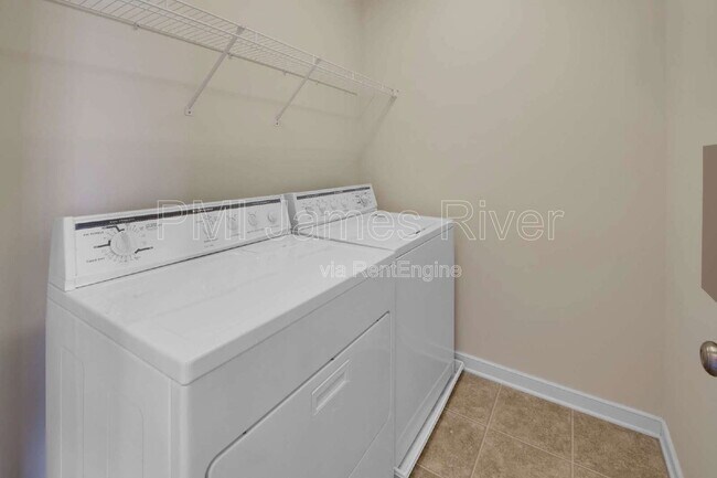 Building Photo - 10360 Caracara Dr