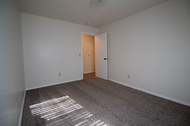Building Photo - 1706 Jennifer Cir