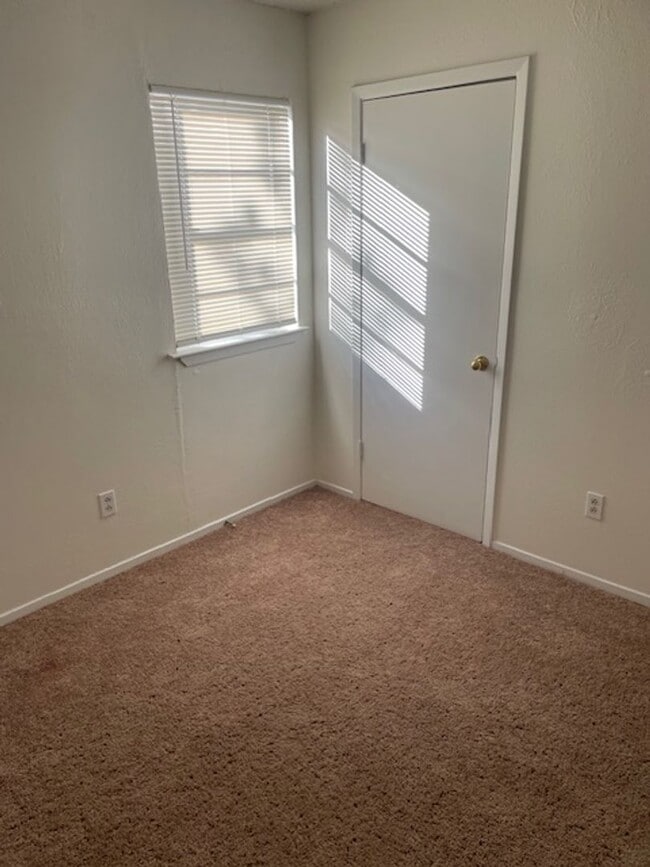 Building Photo - 708 Cooper N Ct