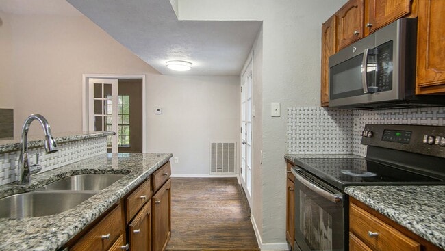 Building Photo - Updated 2/2 with Granite Counter Tops and ...