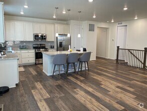 Building Photo - Beautiful Ranch-Style 3 bed, 2 Bath House ...
