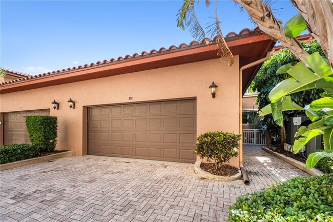 Building Photo - 515 5th Ave NE