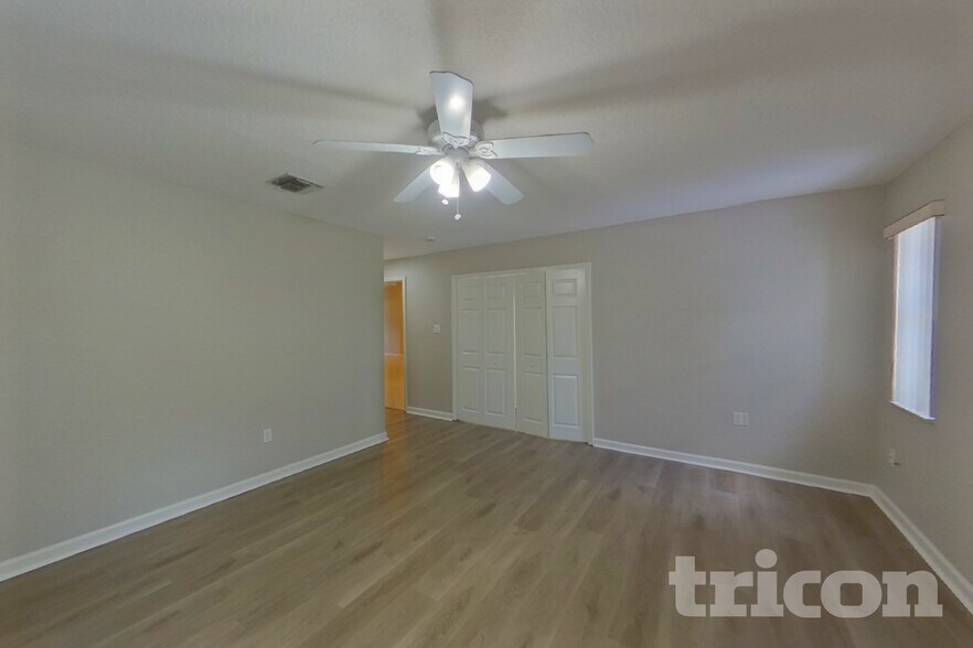 Building Photo - 14980 Crown Dr