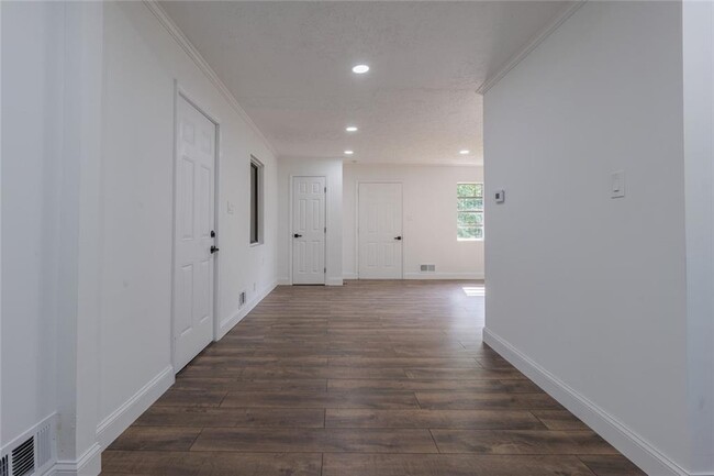 Building Photo - 5207 Dixie Lake Rd