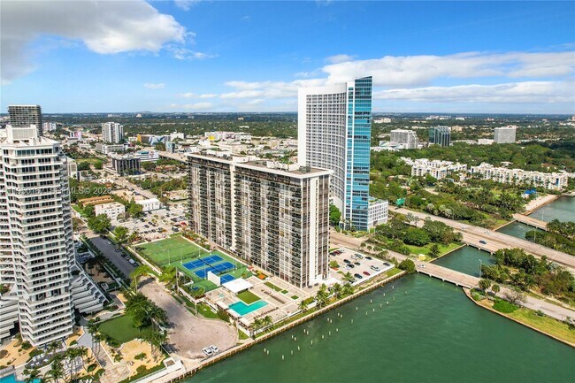 Building Photo - 600 NE 36th St