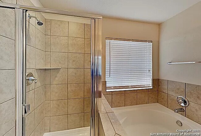 Building Photo - OPEN FLOOR PLAN  |  2 LIVING AREAS  |  4 B...
