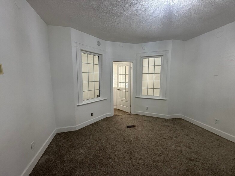 Building Photo - 1822 E Pacific Ave