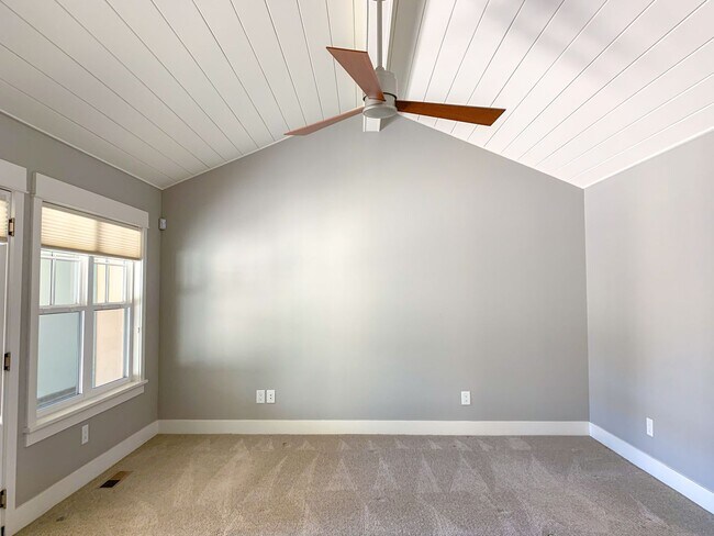 Building Photo - 15019 Brewster Ave