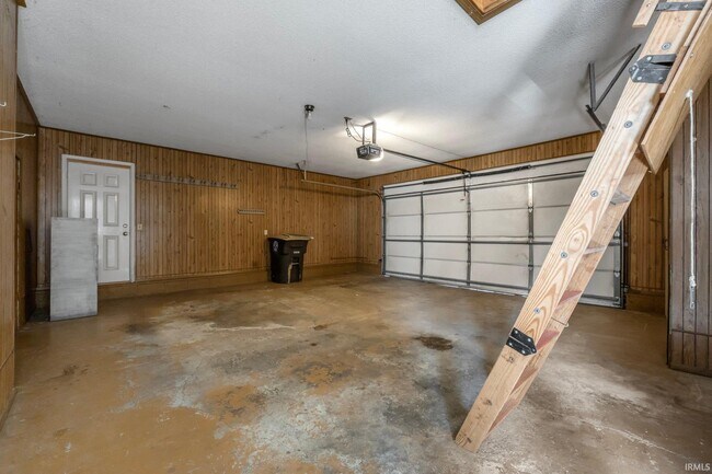 Building Photo - 2221 Graham Dr