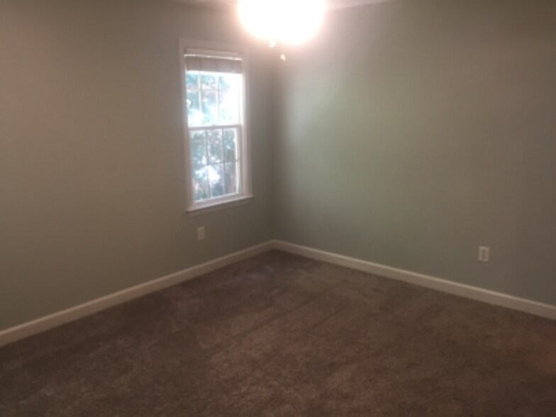 Building Photo - 2210 Trailwood Valley Cir