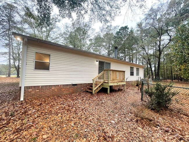 Building Photo - LEASING NOW FOR NOVEMBER 2025!