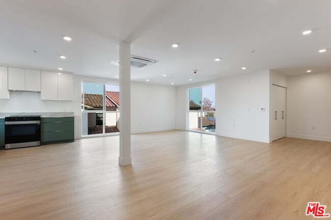 Building Photo - 8561 Belmont St