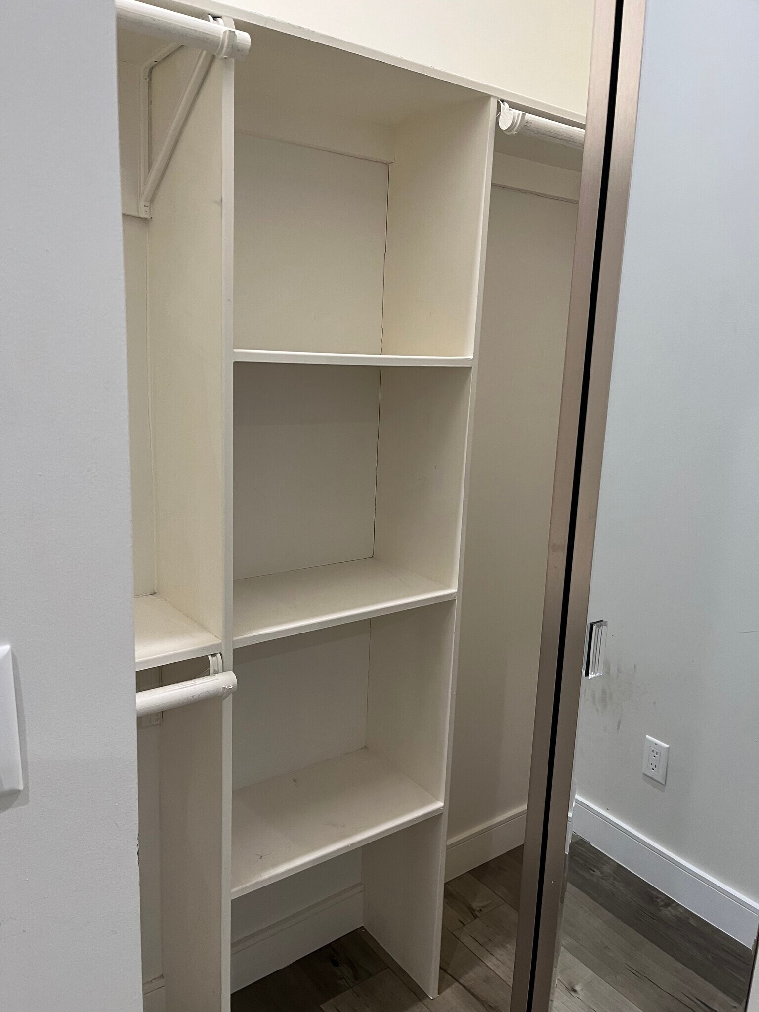 Building Photo - 3955 S Budlong Ave