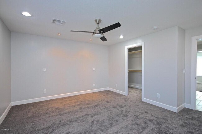 Building Photo - 2707 S Flint Cir