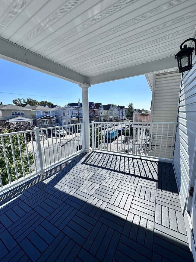 Building Photo - 111-111 Trask Ave