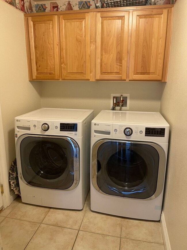 Building Photo - Stunning Single-Story Home with Spa in Gated Community!