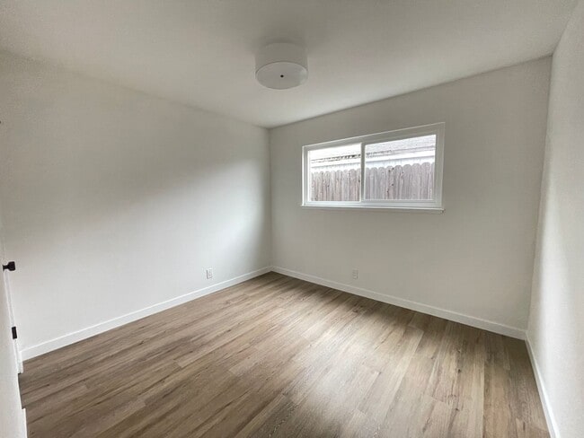 Building Photo - 121 Huntington Pl