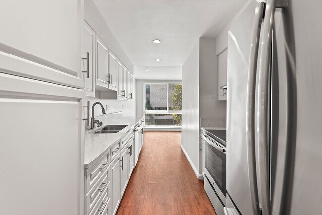 Building Photo - 1340 S Beverly Glen Blvd