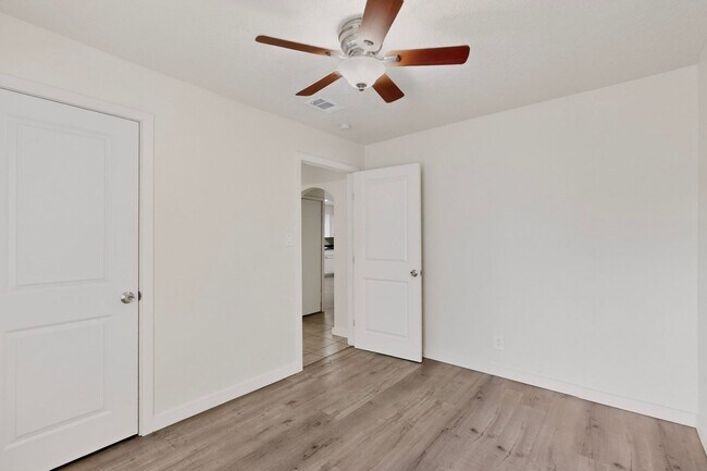 Building Photo - 1846 Henry Cir SW