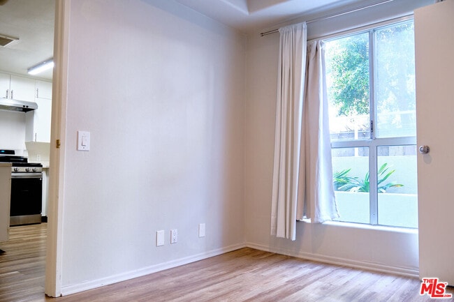 Building Photo - 1242 9th Ct