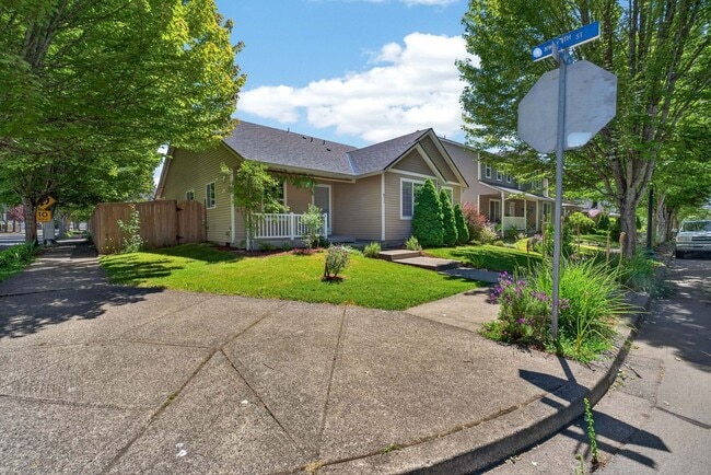 Building Photo - Beautiful Single-Level Home with Private Backyard