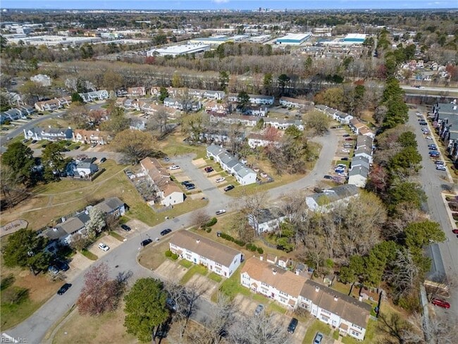 Building Photo - 2008 Fawnwood Common