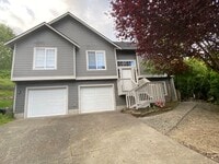 Building Photo - Stylish 4 Bedroom, 2 Bathroom Home with Gr...