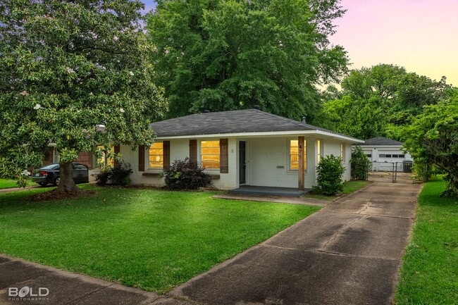 Primary Photo - Check Out this 3 bed 2 bath