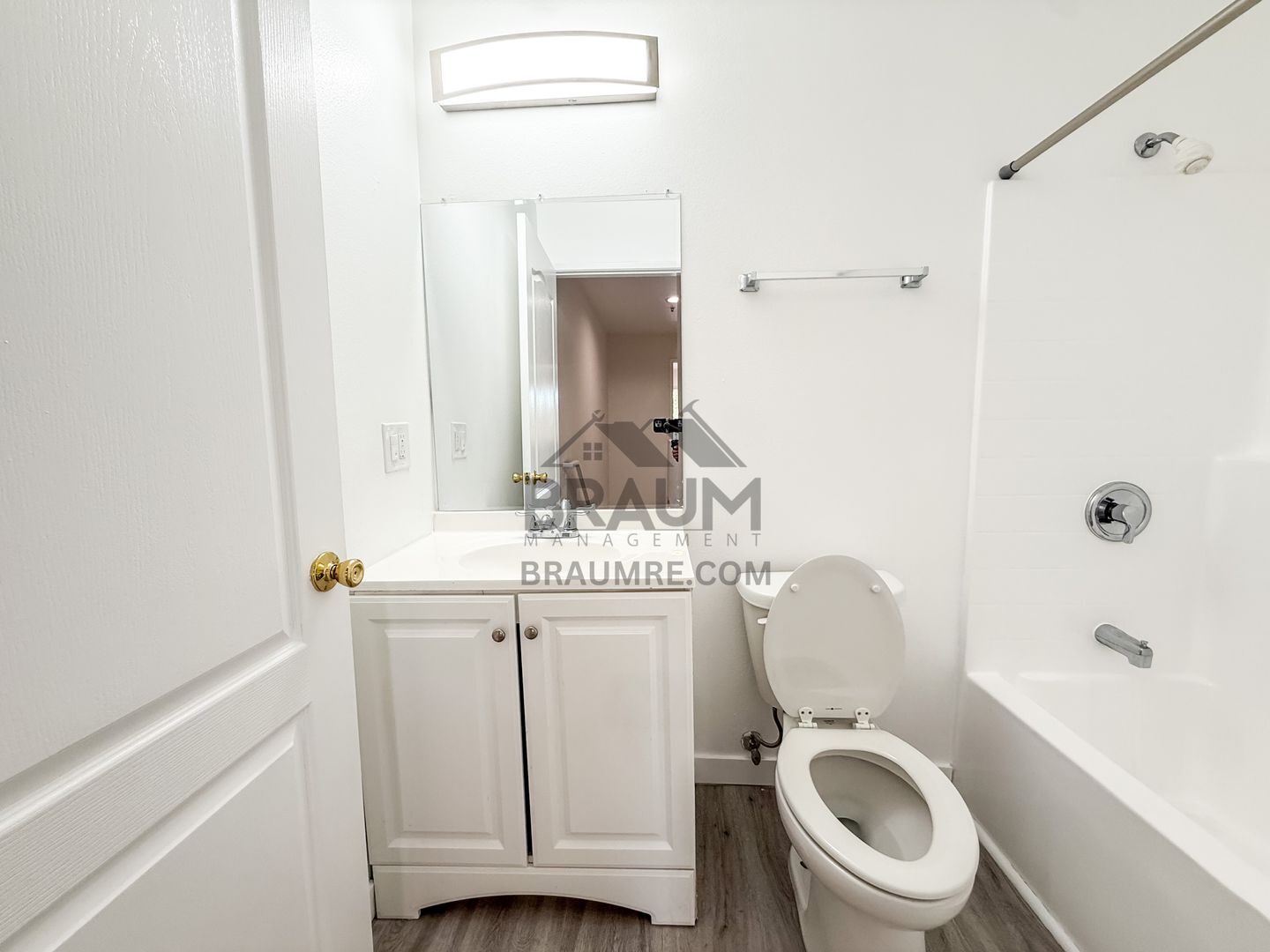 Building Photo - 7323 Winnetka Ave