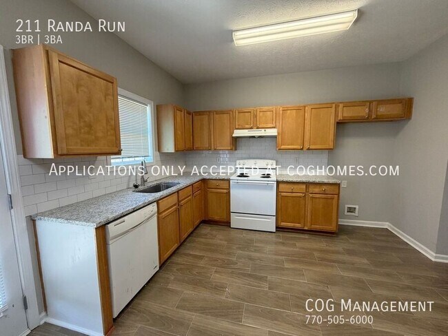 Building Photo - 211 Randa Run