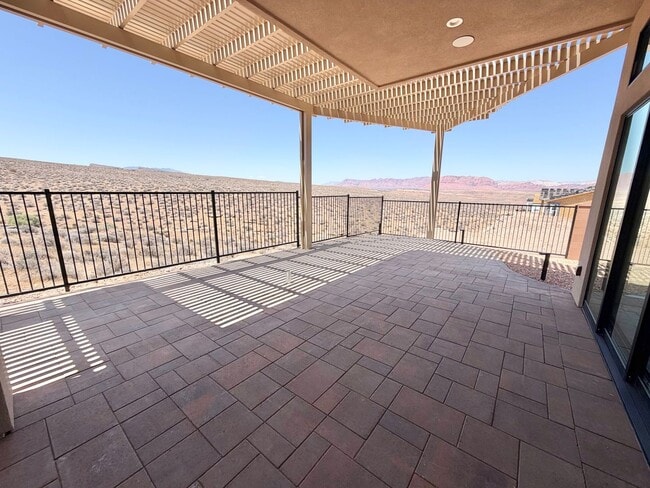 Building Photo - Beautiful Single-Level Home with Trail Access & Stunning Views!!! Pet Friendly!