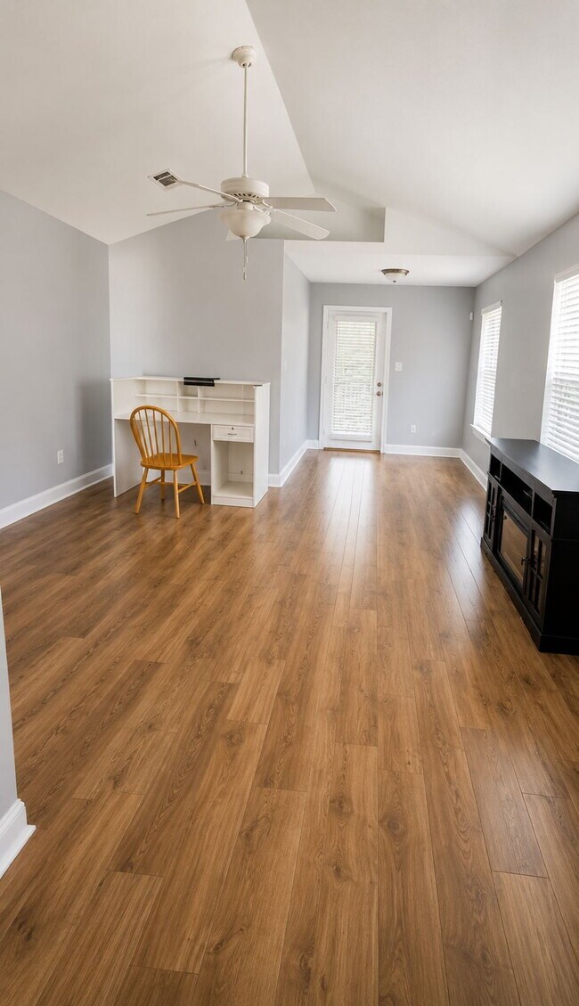 Building Photo - Great brick home located in Waterford Village OS