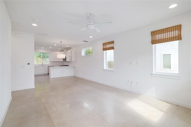 Building Photo - 1192 Sarabeth Way