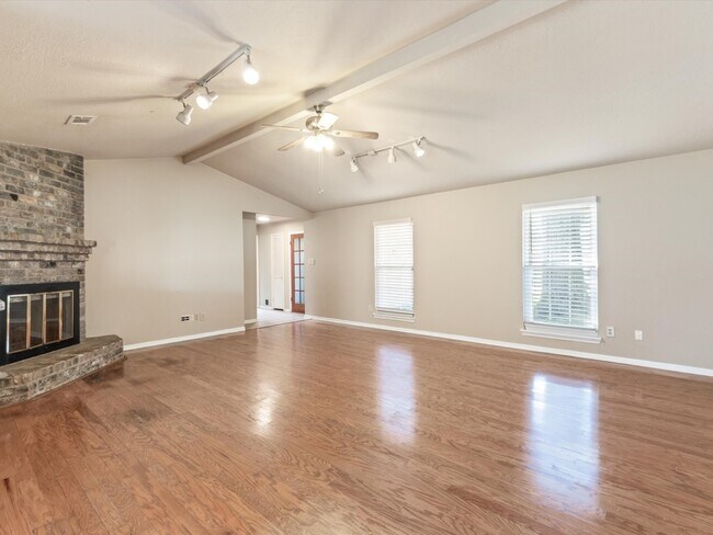 Building Photo - 9811 Charter Ridge Dr