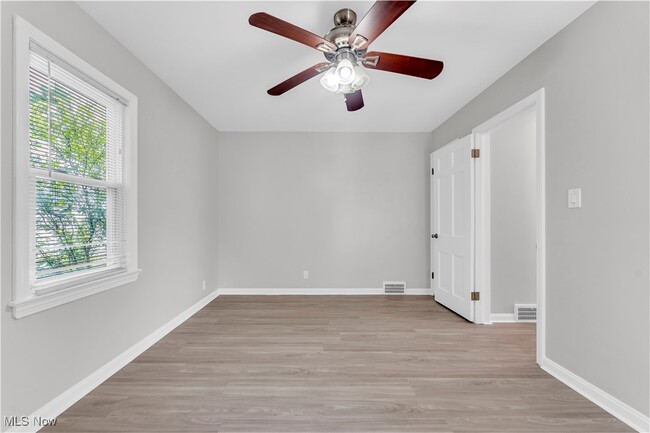 Building Photo - 1080 Piermont Rd
