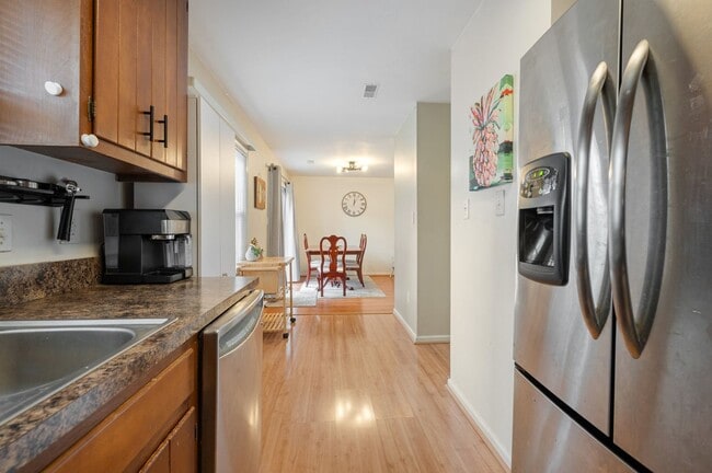 Building Photo - Central Newport News