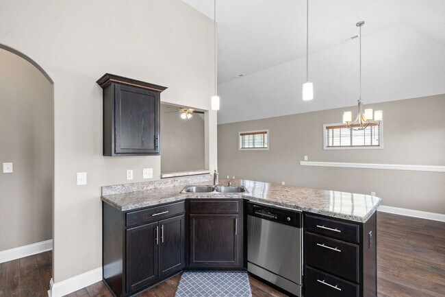 Building Photo - 515 Sourwood Dr
