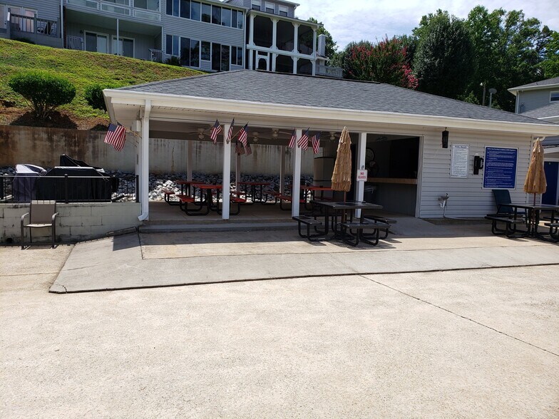 Building Photo - 94 Topsail Ct