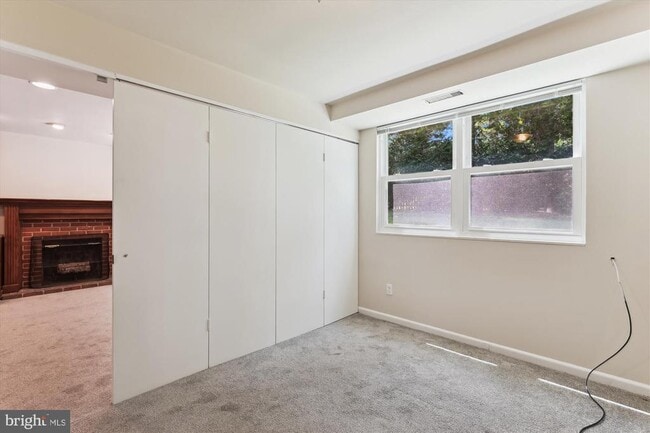 Building Photo - 6916 Southridge Dr