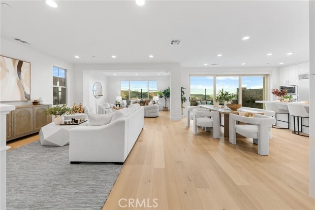 Building Photo - 206 Collino