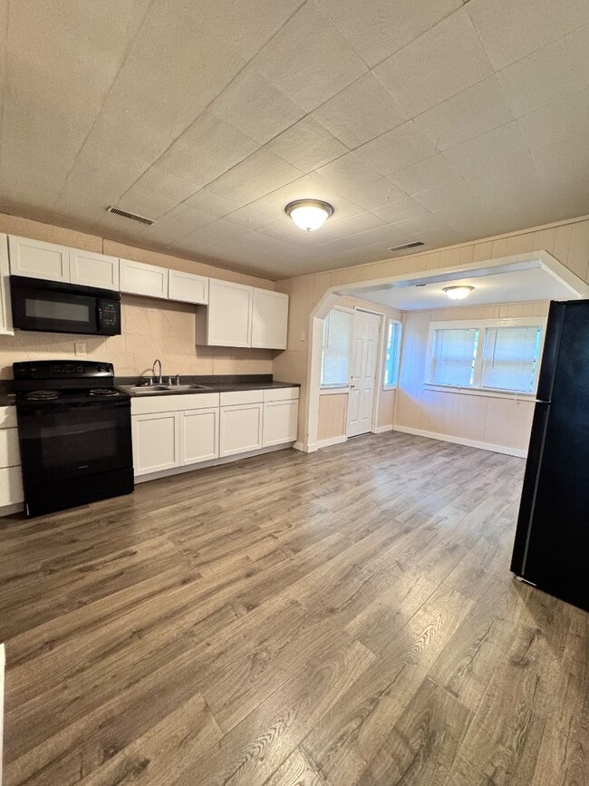 Building Photo - 341 E Henry St