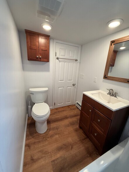 Building Photo - 590 Princeton Ave