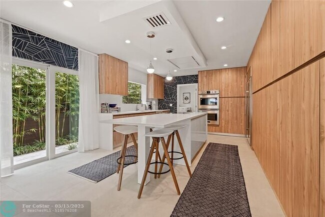 Building Photo - 325 Seven Isles Dr
