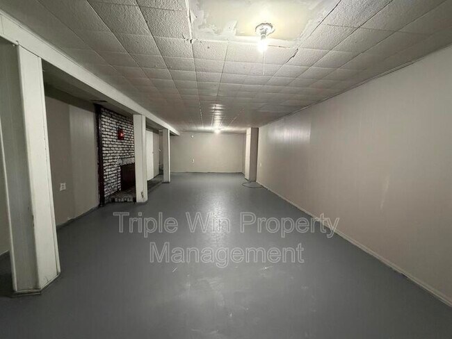 Building Photo - 714 Undercliff Dr