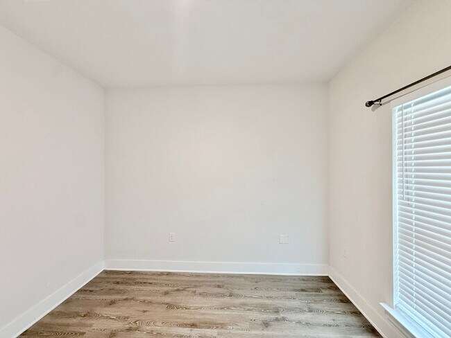Building Photo - 5733 Danbury Blvd