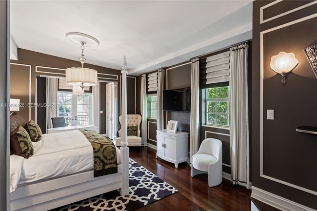 Building Photo - 5801 Pine Tree Dr